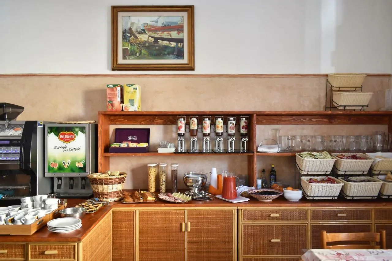 ريميني Albergo Ennia فندق