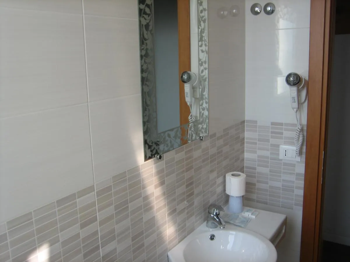 Albergo Ennia Rimini 2*,
